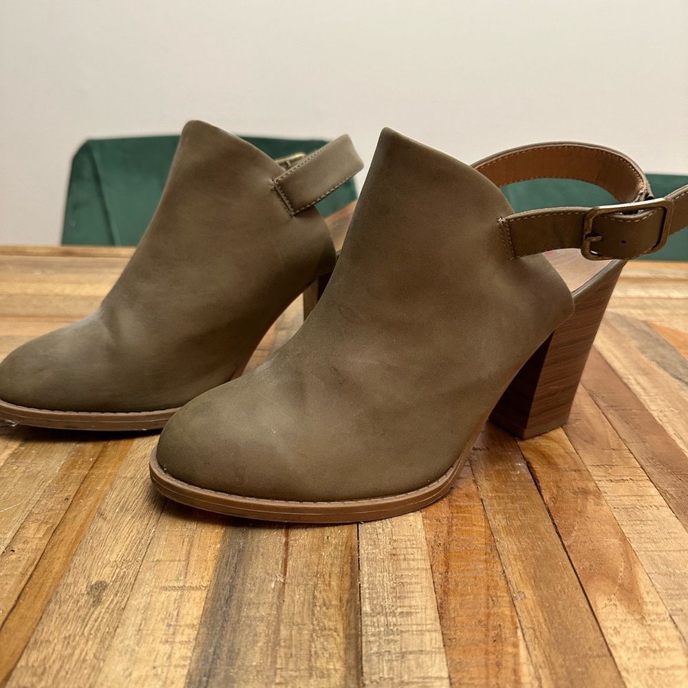 Heeled boots